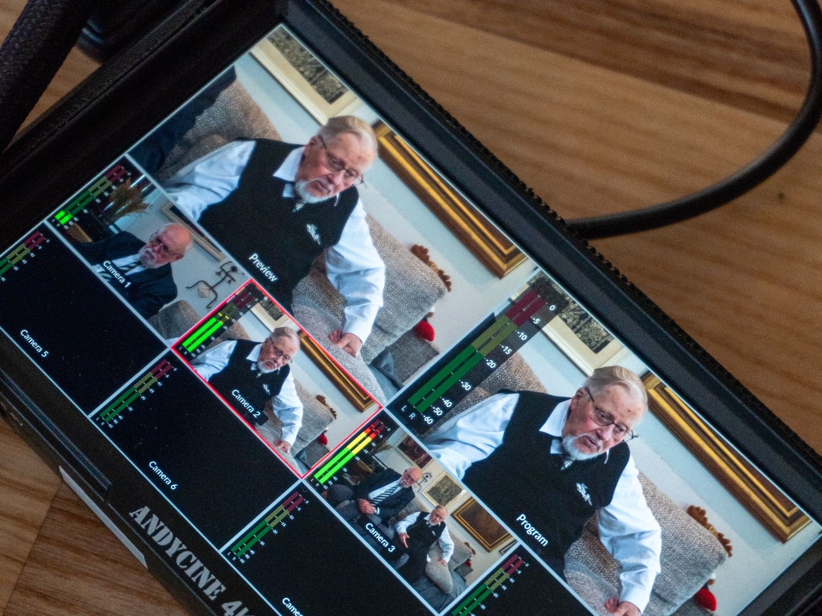 Keturių kamerų vaizdo pultas išvažiuojamojo filmavimo metu